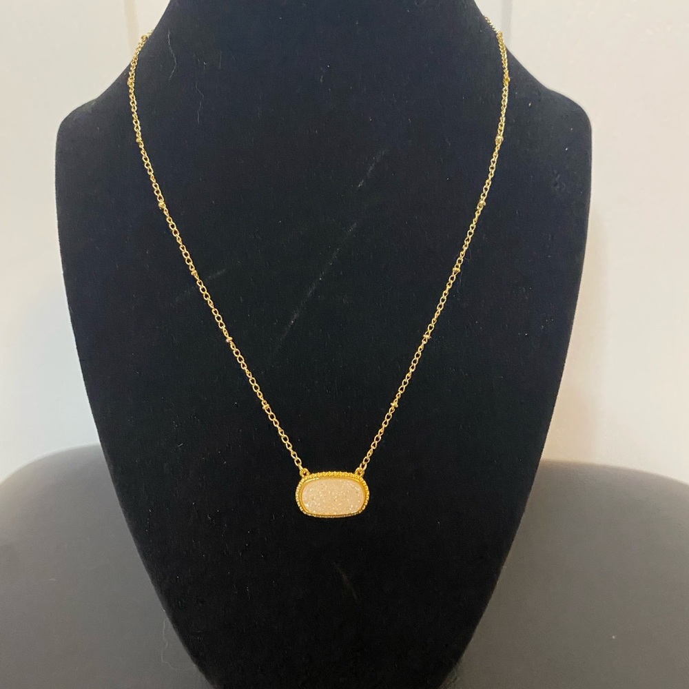 Elegant Gold Necklace with Cream Pendant